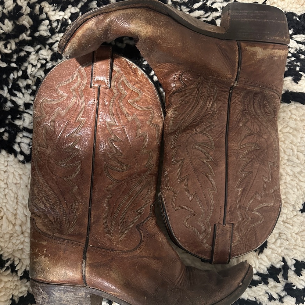 Vintage Brown Western Cowboy Boots - Stylish!